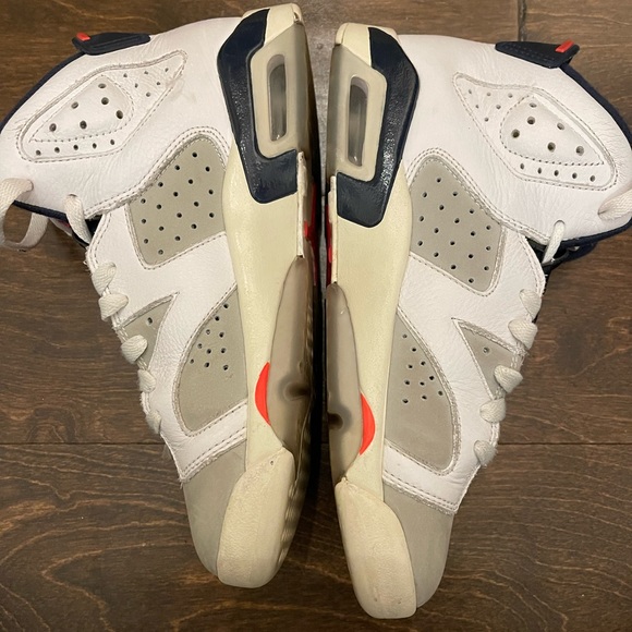 Air Jordan 6 Retro GS Tinker
Basketball Shoes size 4.5 youth sneakers - Picture 2 of 5